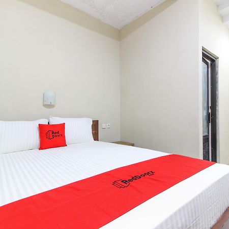 RedDoorz near Jogja Kembali Monument 3 Hotel Kalasan Exterior foto
