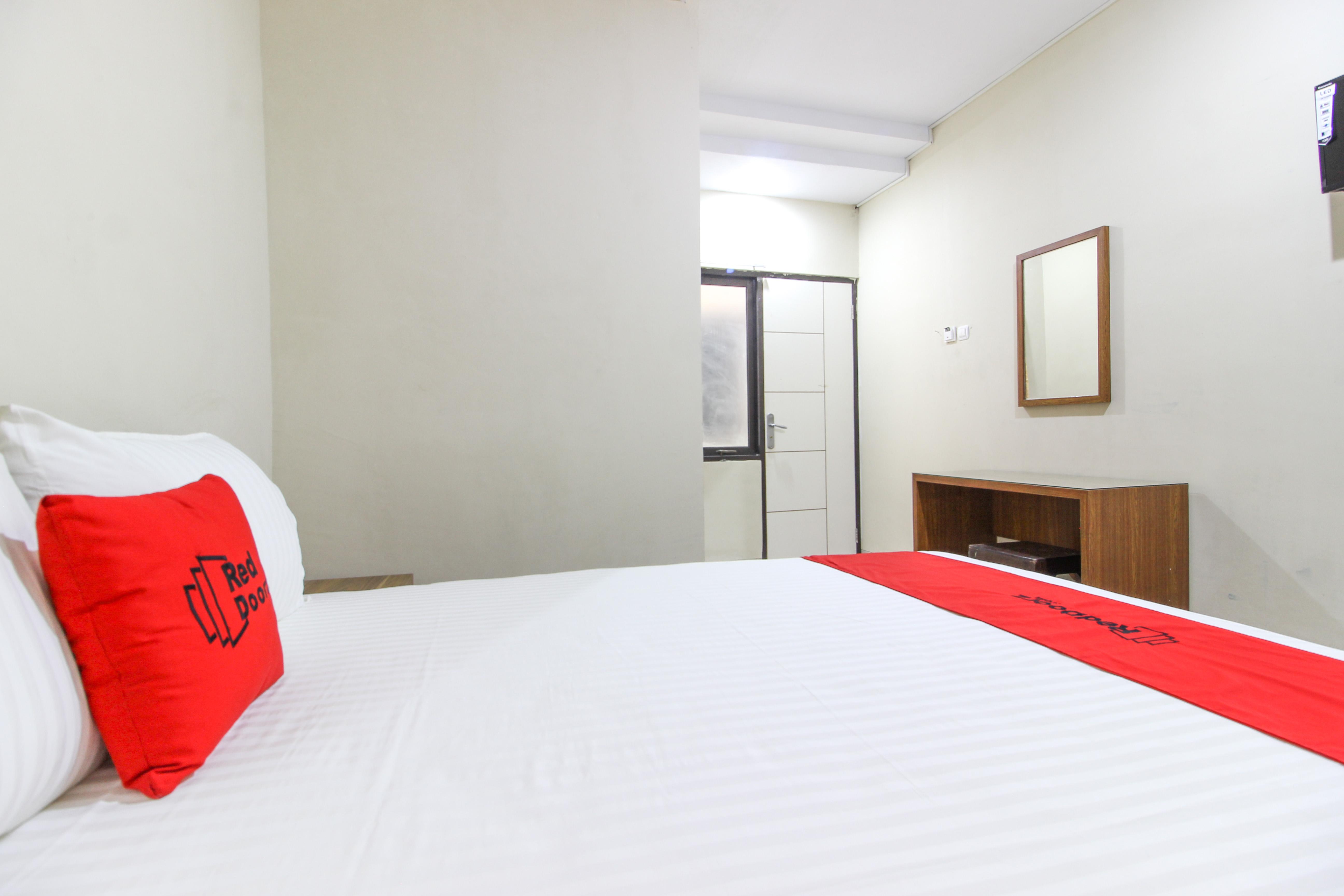 RedDoorz near Jogja Kembali Monument 3 Hotel Kalasan Exterior foto