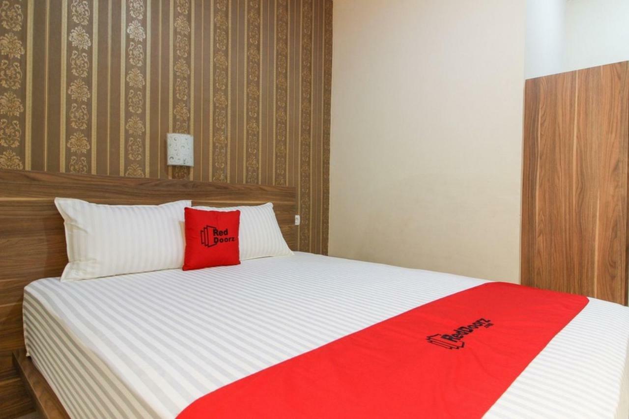 RedDoorz near Jogja Kembali Monument 3 Hotel Kalasan Exterior foto